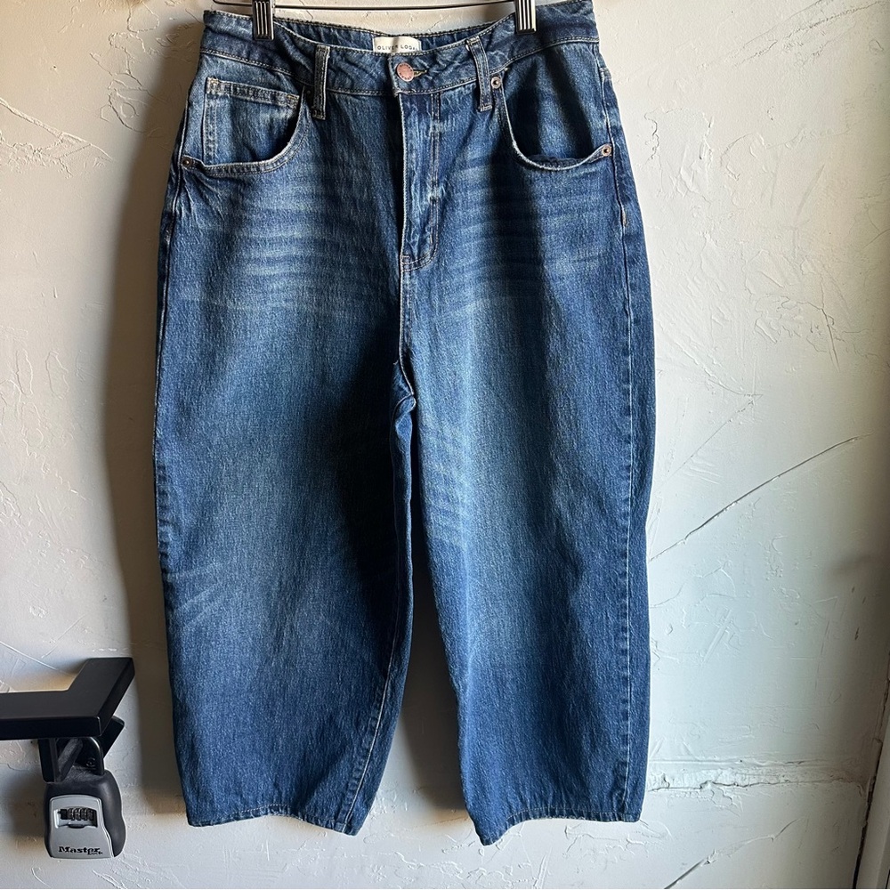 Oliver Logan Barrel Leg Jeans High Rise Minimalist Clean Girl Model Off Duty 28